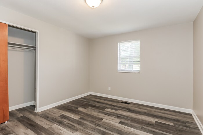 Building Photo - 4361 Hillcrest Dr