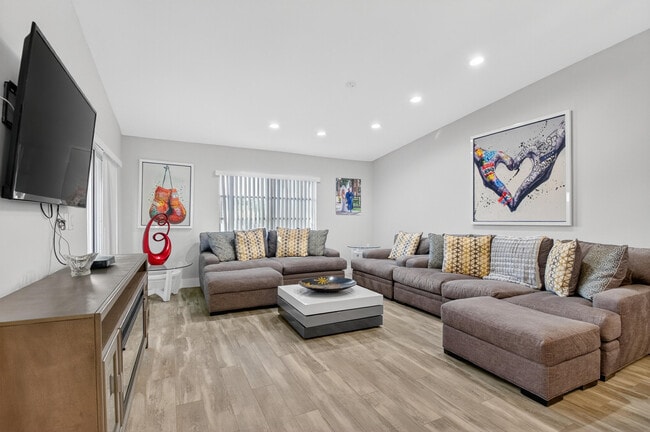 Building Photo - 8256 Summerbreeze Ln