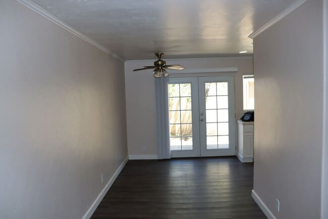 Building Photo - End unit 3 bedroom Townhouse Near Andrew H...