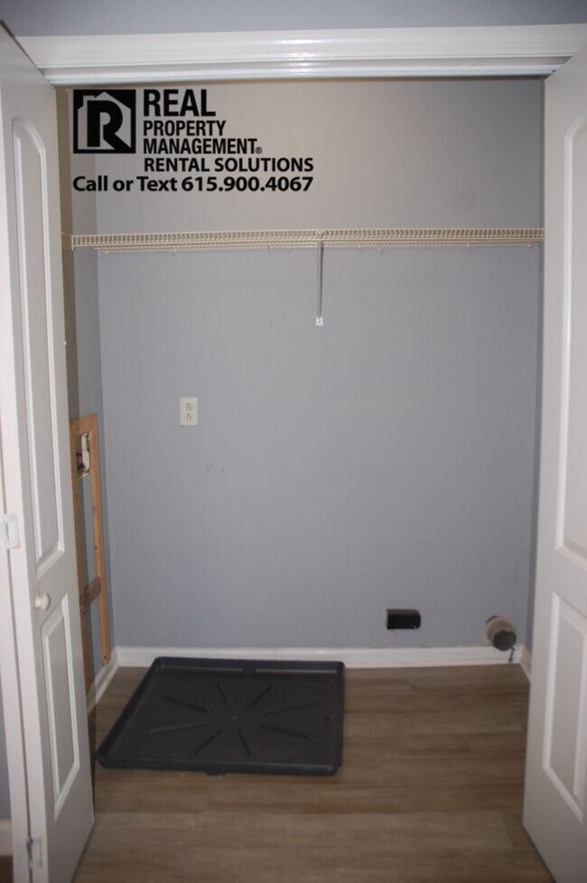 Building Photo - 2 Story Brick Duplex- 2BD/1.5BA Walk to MTSU!