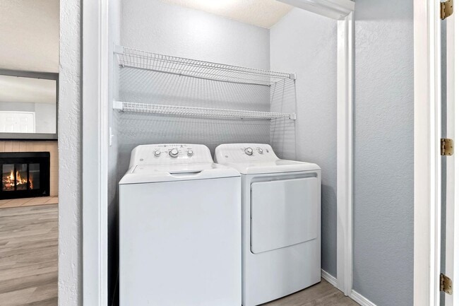 Building Photo - Updated Apartment with Community Pool!