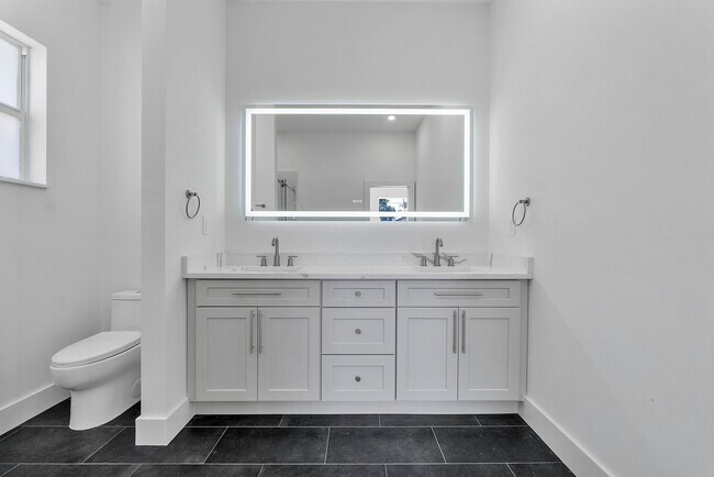 Building Photo - 1573 W 16th St