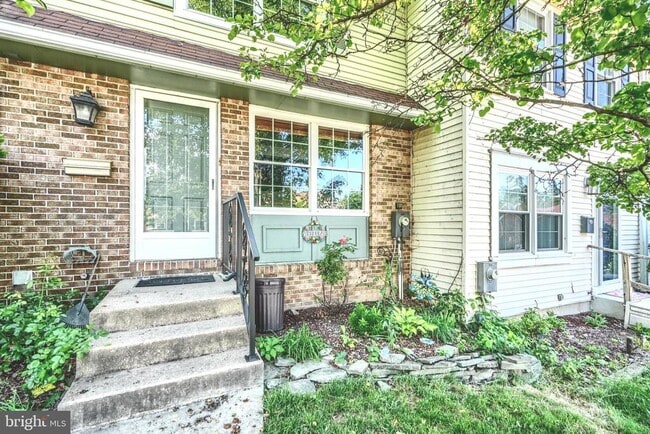 Building Photo - 9 Guinevere Ct