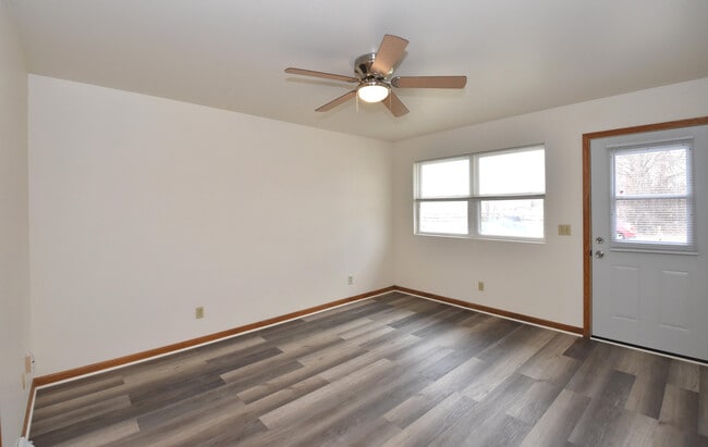 Building Photo - 3042 Hamlin Ave