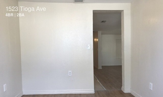 Building Photo - Spacious 4bdrm/2bath Home with 1 car garage ** Section 8 OK ** March 15