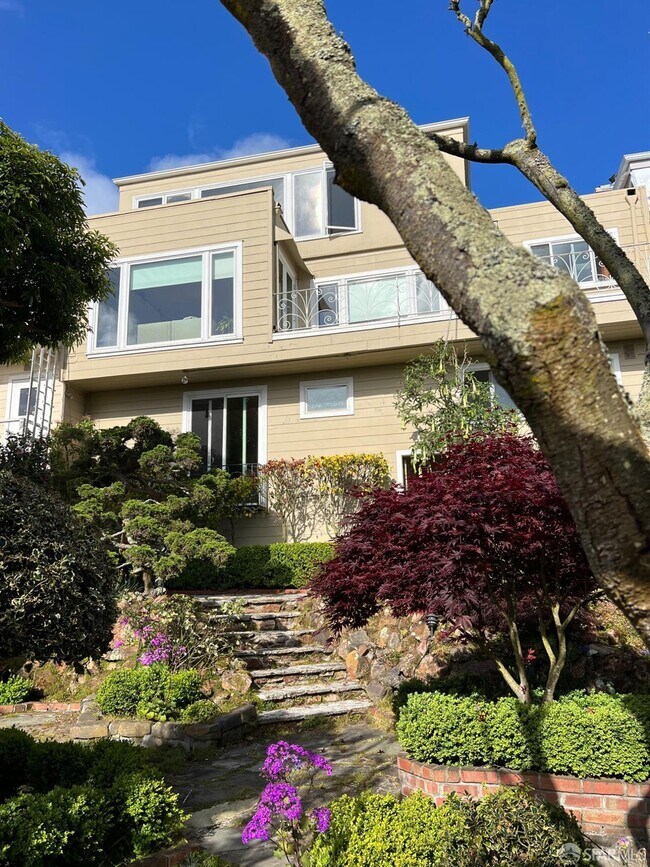 Building Photo - 72 Fortuna Ave