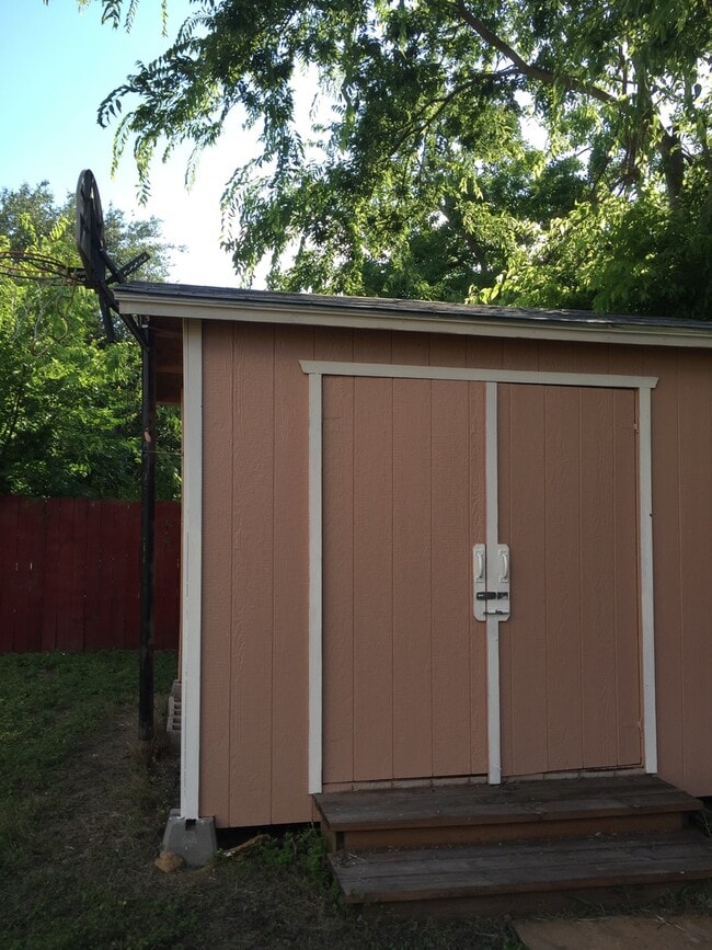 Building Photo - 5843 Glacier Sun Dr.