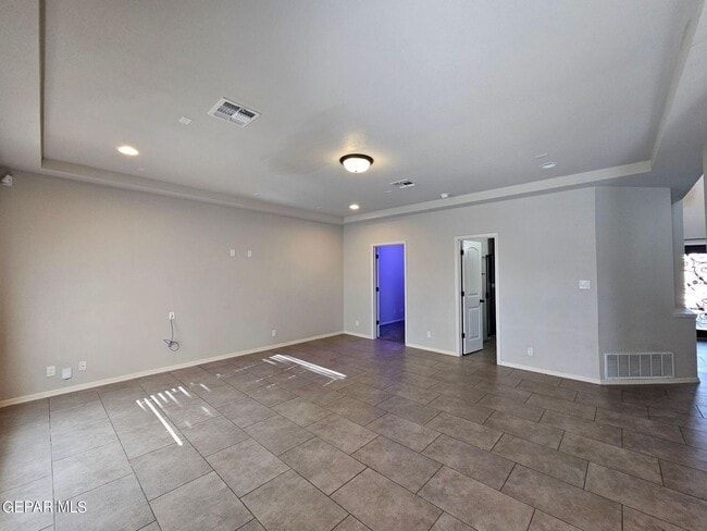 Building Photo - 777 Aislaby St