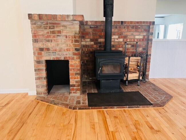 Building Photo - Must See Stunning Updated 3BR/2BA Home Available Now!