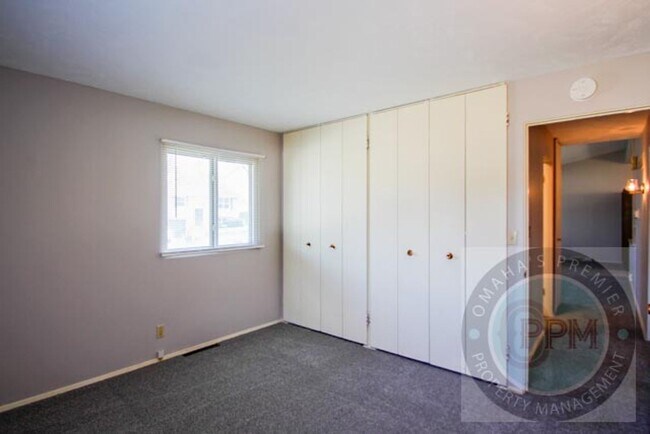 Building Photo - Comfortable 3 Bd /1.5 Ba Home  $300.00 off...