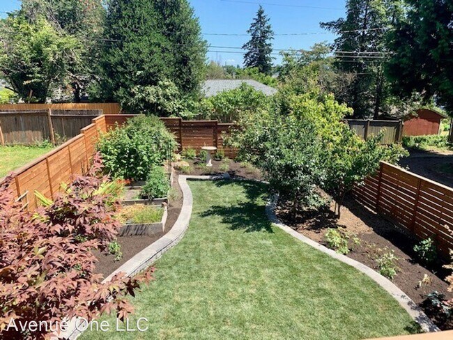 Building Photo - 3 br, 3 bath House - 8438 32nd Ave SW