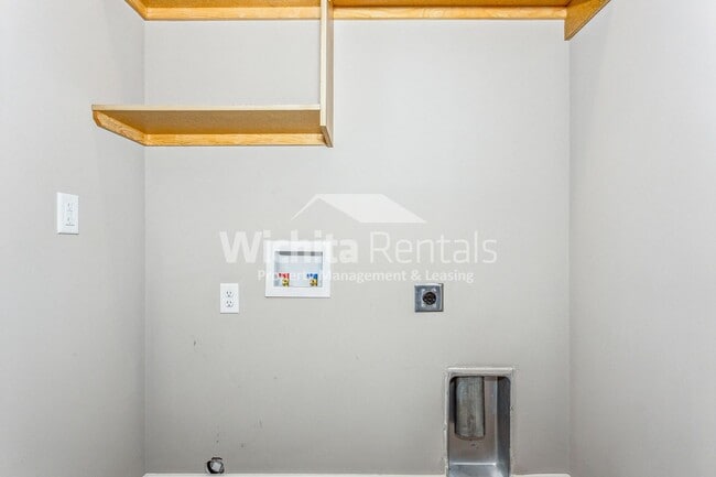 Building Photo - 4514-4514 N Sandplum St