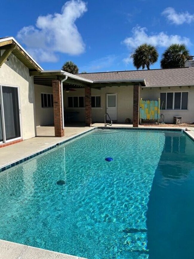 Building Photo - Pool home in Melbourne Beach