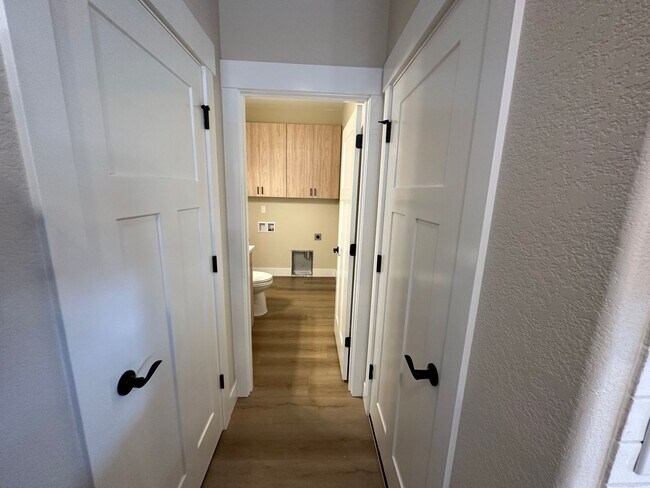 Building Photo - 616