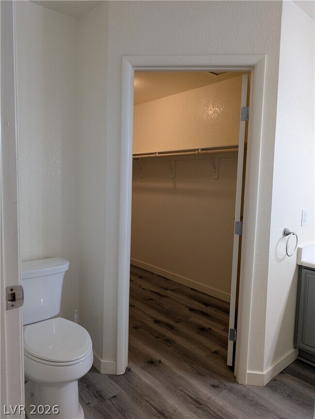 Building Photo - 4440 Woodpine Dr