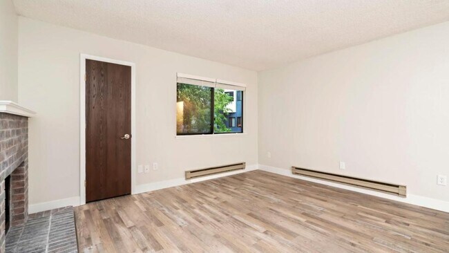 Building Photo - 1209 W Plum St