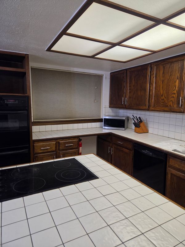 Building Photo - 10722 W Berry Ave