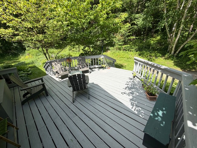 Building Photo - Fully Furnished 3BR Home with Land – Minutes to Burlington