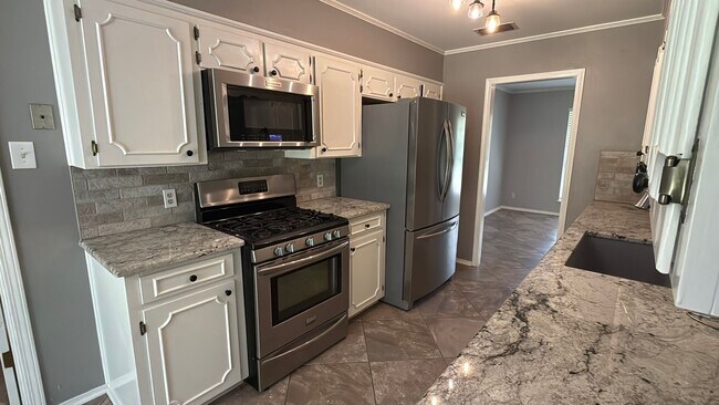 Building Photo - 1548 Ramberlyn Way