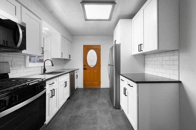 Building Photo - DON'T MISS THIS! BEAUTIFLLY RENOVATED 3 bedroom in Munhall!!