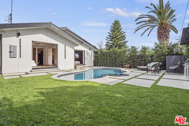 Building Photo - 5715 Troost Ave