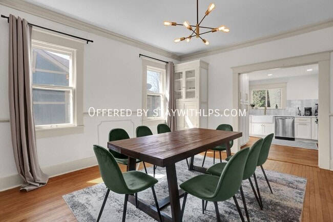 Building Photo - 397 Angelus St