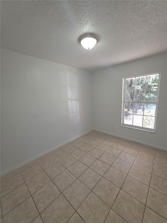 Building Photo - 2213 NE 36th Pl