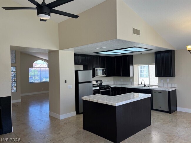 Building Photo - 1316 Royal Creek