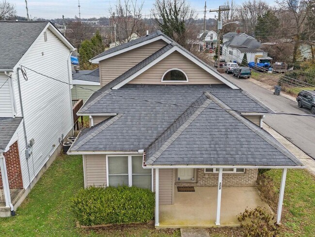 Building Photo - 3 Bedroom Available Now!