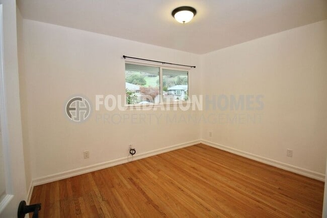 Building Photo - 115 Grande Vista