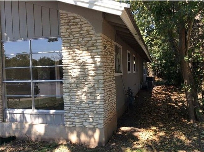 Building Photo - 2708 St Edwards Cir