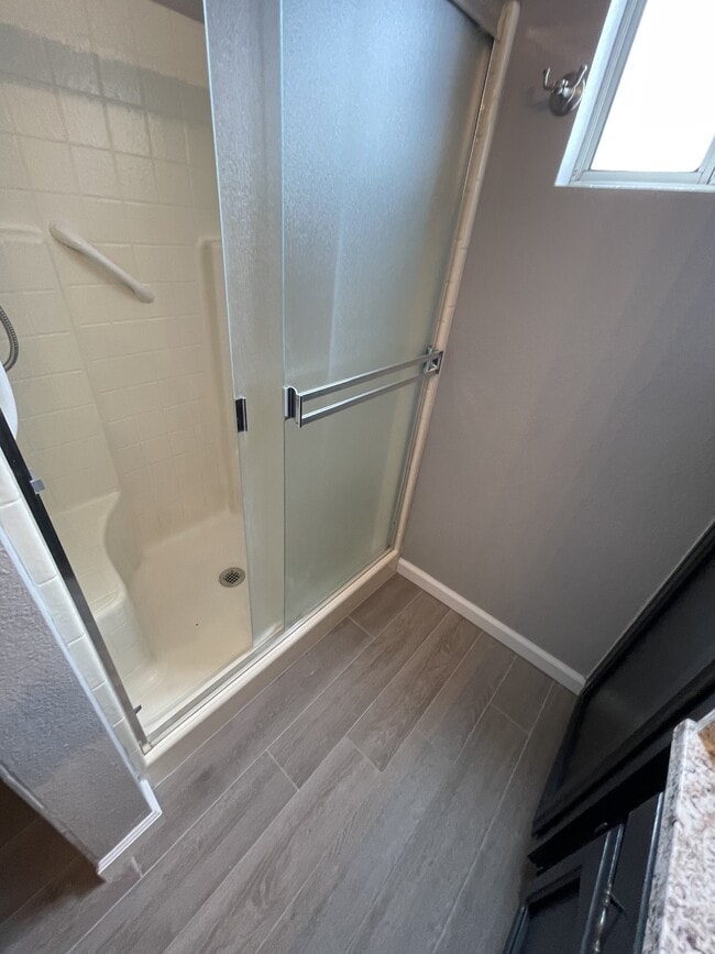 Building Photo - 2800 E Valley Oaks Dr