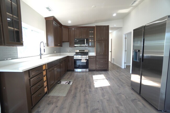 Building Photo - 5801 Juniper Ave