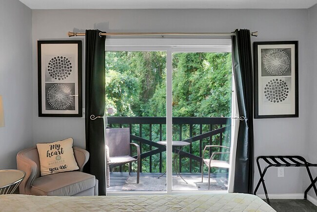 Building Photo - 2483 Realm St