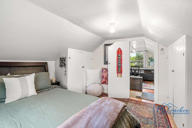 Building Photo - Serene, Artistic Retreat in the Heart of A...