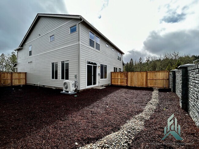 Building Photo - 5905 NW Torchcrest Pl