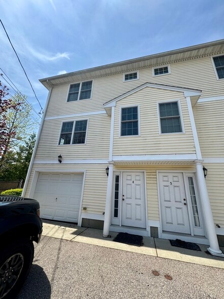Building Photo - 3477 Pawtucket Ave