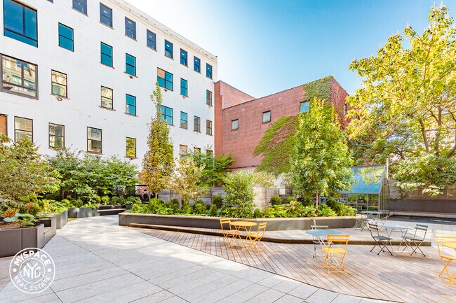 Building Photo - 608 Franklin Ave