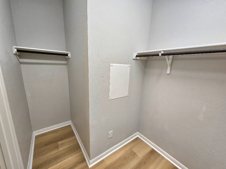 Building Photo - 215 Kellys Heroes Way