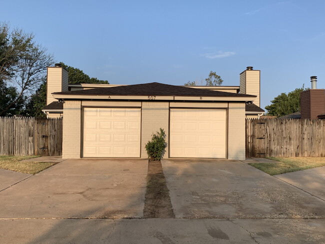 Building Photo - Cute duplex in North Lubbock