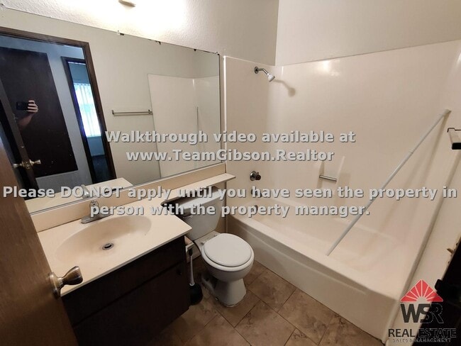 Building Photo - 3 Bedroom, 2 Bathroom Condo W/ 2 Car Garage