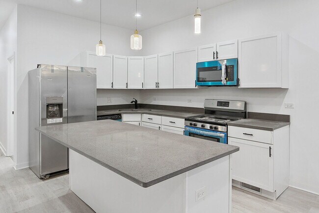 Building Photo - 629 N Lockwood Ave