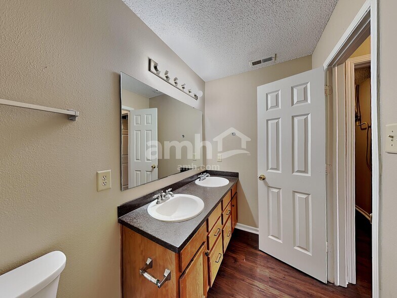 Building Photo - 936 Shenandoah Way
