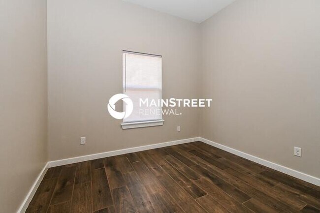 Building Photo - 4 Bedroom Pet-Friendly Home in Oklahoma City, OK with Main Street Renewal
