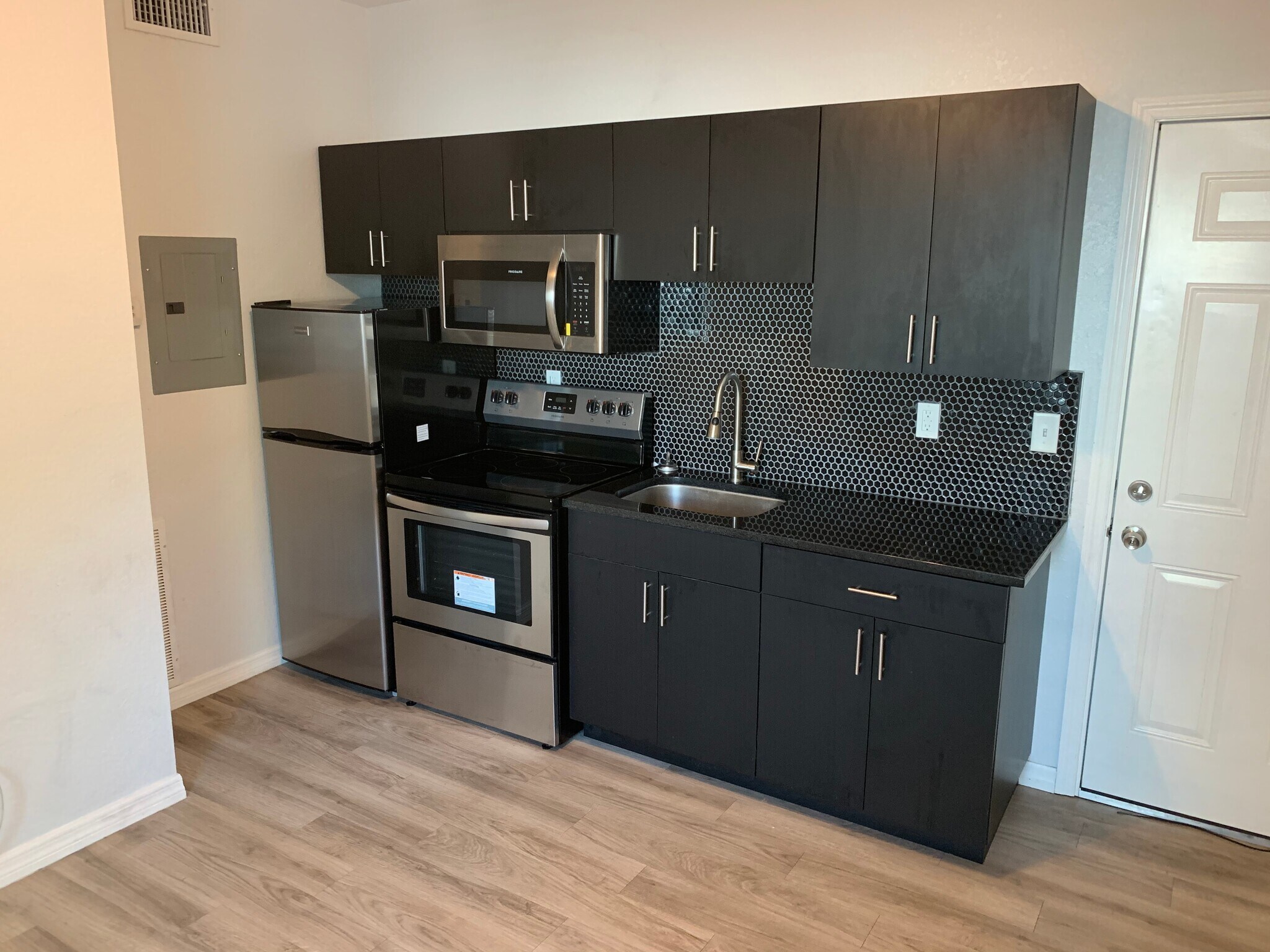 Building Photo - Studio Bed/1 Bath - Unit 3