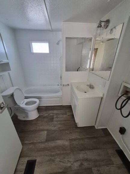 Building Photo - 3601 E Wyoming Ave