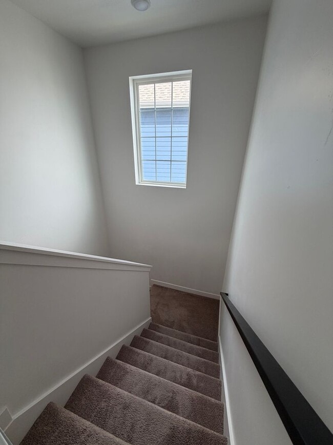 Building Photo - 3 bedroom, 2 bathroom South Jordan Home