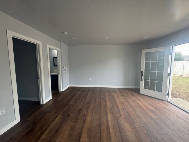 Building Photo - NEW AND BEAUTIFUL PRIVATE ADU