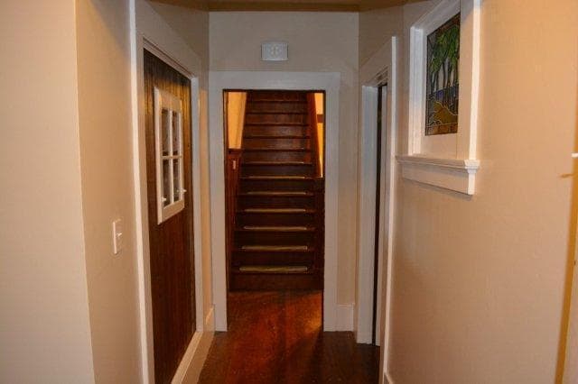 Building Photo - Beautiful, spacious Craftsman, Owner pays Yard Care, Laundry on site
