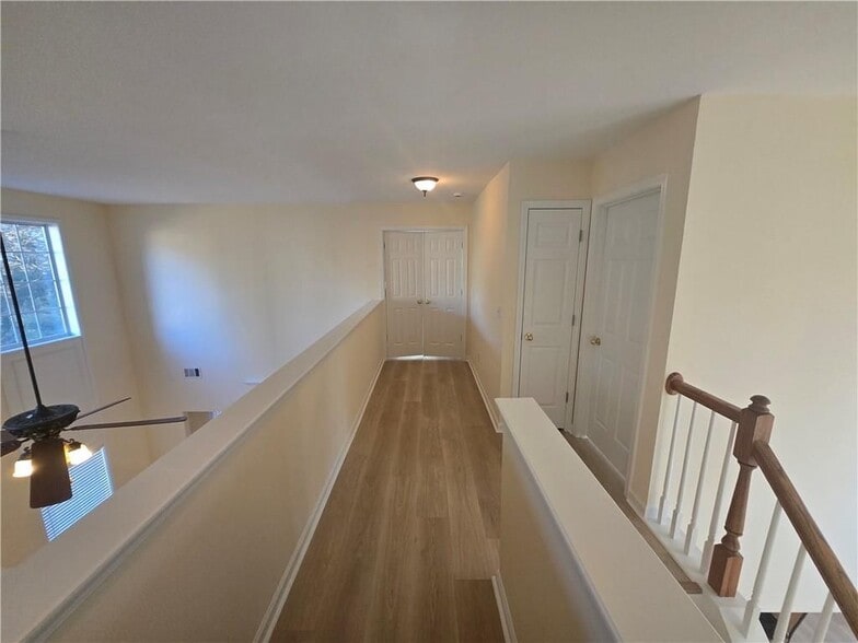 Building Photo - 2206 Creekway Dr